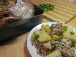 Мясо запеченное с картофелем в рукаве
