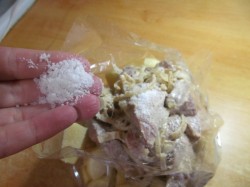 Мясо запеченное с картофелем в рукаве