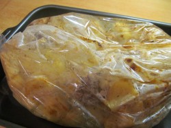 Мясо запеченное с картофелем в рукаве