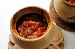 название картинки Мясо тушенное в горшочках в духовке