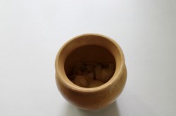 название картинки Мясо тушенное в горшочках в духовке