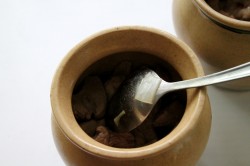 название картинки Мясо тушенное в горшочках в духовке