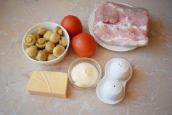 Мясо в духовке с помидором сыром и грибами