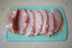 Мясо в духовке с помидором сыром и грибами