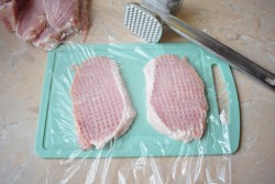 Мясо в духовке с помидором сыром и грибами