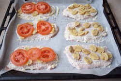 Мясо в духовке с помидором сыром и грибами