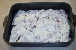 Мясо в духовке с томатами грибами соусом