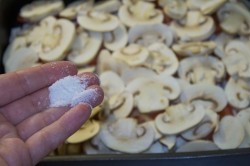 Мясо в духовке с томатами грибами соусом