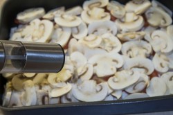 Мясо в духовке с томатами грибами соусом