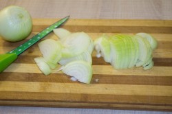 Мясо в духовке с томатами грибами соусом