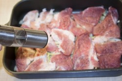 Мясо в духовке с томатами грибами соусом