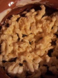 Мясо в горшочках с грибами и сыром