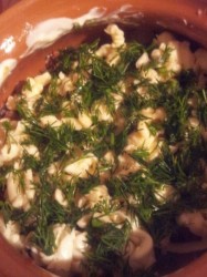 Мясо в горшочках с грибами и сыром