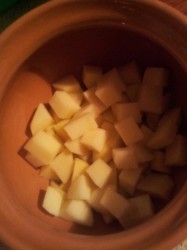 Мясо в горшочках с грибами и сыром