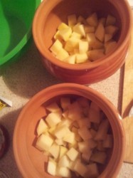 Мясо в горшочках с грибами и сыром