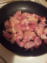 Мясо в горшочках с грибами и сыром