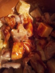 Мясо в горшочках с грибами и сыром