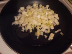 Мясо в горшочках с грибами и сыром