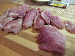 Мясо в кляре на минералке - шаг 2