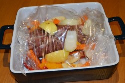 Мясо в рукаве в духовке - шаг 7