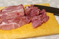 Мясо в сливочном соусе с грибами