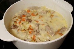 Мясо в сливочном соусе с грибами