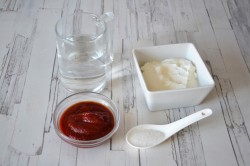 Мясо в соусе на сковороде с овощами