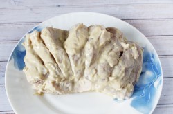 Мясо запеченное с черносливом в духовке