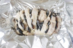 Мясо запеченное с черносливом в духовке