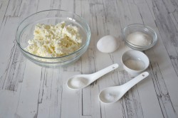 Начинка из творога для блинов - шаг 1