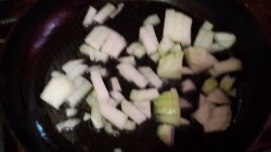 название картинки Наливной пирог на кефире с грибами, сыром в мультиварке