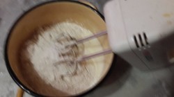 название картинки Наливной пирог на кефире с грибами, сыром в мультиварке