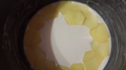 название картинки Наливной пирог на кефире с грибами, сыром в мультиварке