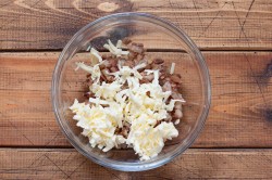 Намазка на хлеб из селедки - шаг 3 Намазка на хлеб из селедки - шаг 3