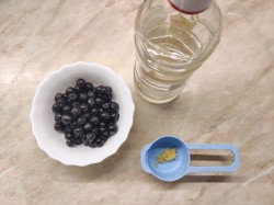 название картинки Настойка из черноплодной рябины