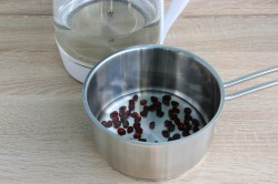 название картинки Настойка на кедровых орешках на водке