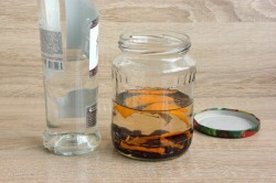 название картинки Настойка на кедровых орешках на водке