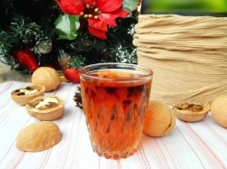 название картинки Настойка перегородки грецких орехов на водке