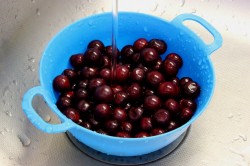 название картинки Настойка вишня на водке с косточками