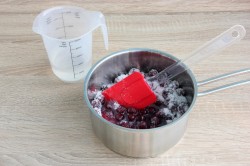 название картинки Настойка вишня на водке с косточками