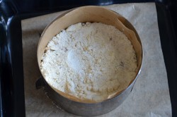 Насыпной пирог с творогом и яблоками в духовке - шаг 11