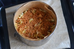 Насыпной пирог с творогом и яблоками в духовке - шаг 10