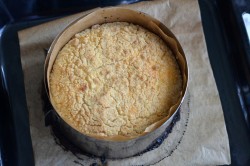 Насыпной пирог с творогом и яблоками в духовке - шаг 14