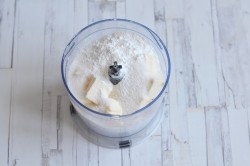 Насыпной пирог с творогом и яблоками в духовке - шаг 3