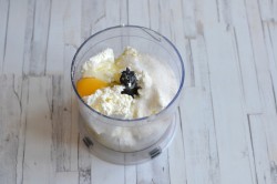 Насыпной пирог с творогом и яблоками в духовке - шаг 6