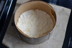 Насыпной пирог с творогом и яблоками в духовке - шаг 9