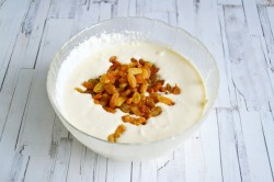 Творожная запеканка с изюмом в духовке - шаг 8