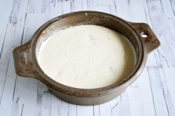 Творожная запеканка с изюмом в духовке - шаг 9