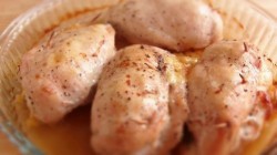 название картинки Куриное филе с сыром и помидорами в духовке