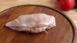 название картинки Куриное филе с сыром и помидорами в духовке